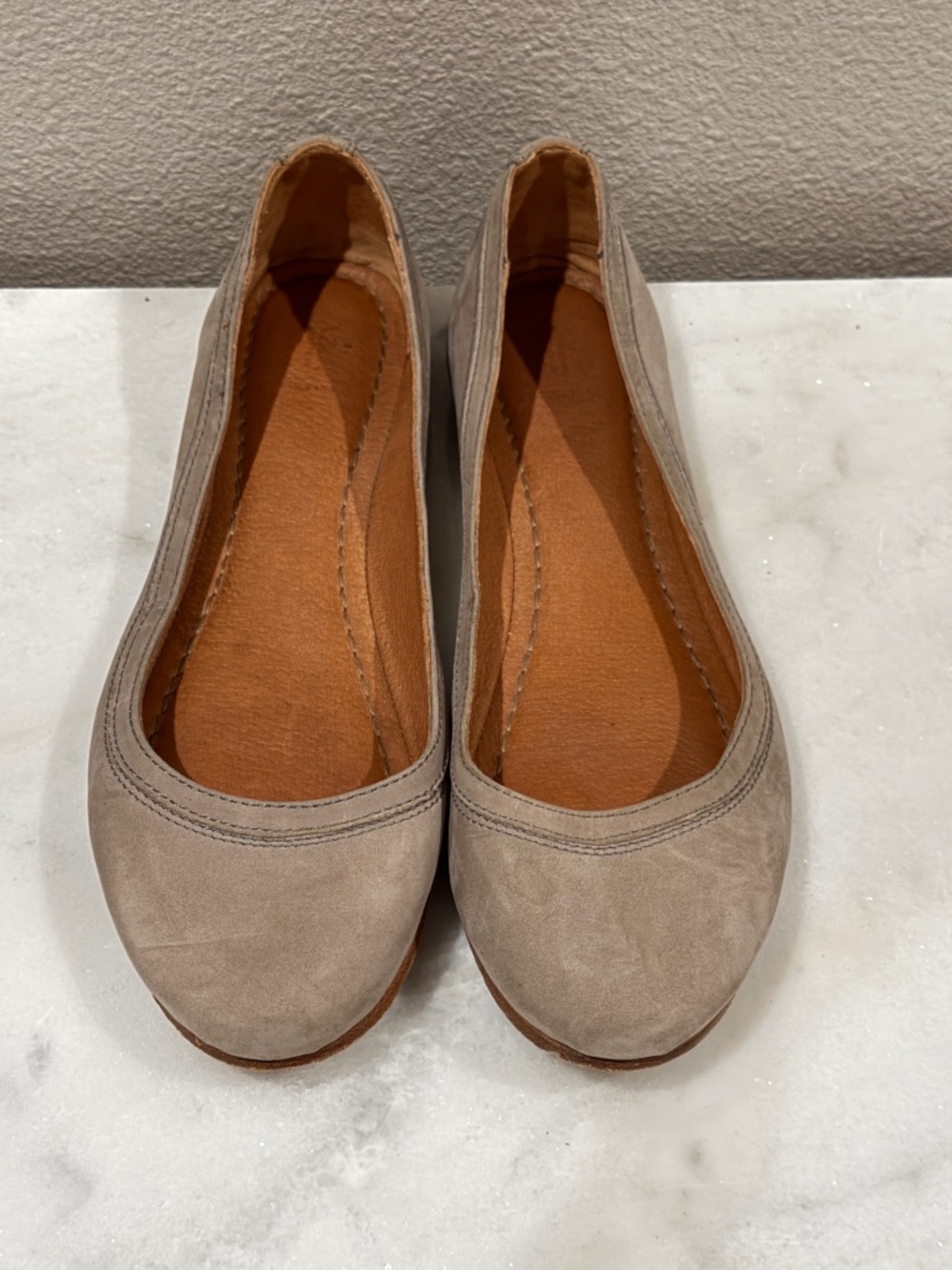 Frye taupe gray suede flats never worn